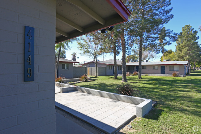 Building Photo - Lamar Villa Apartments
