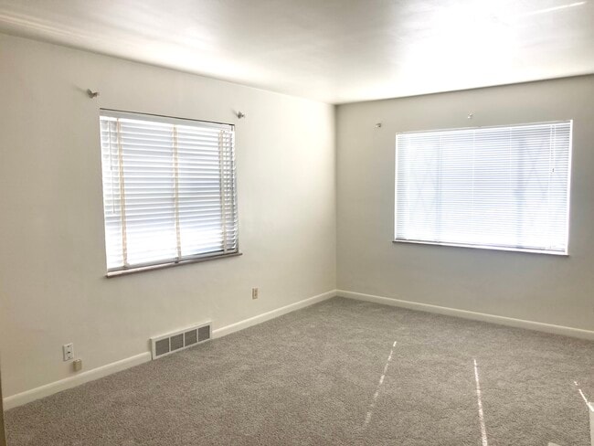 living room - 3550 Schwartze Ave
