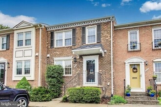 Building Photo - 1325 Chetworth Ct
