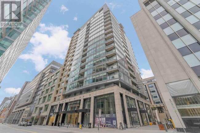 Building Photo - 101-1101 Queen St