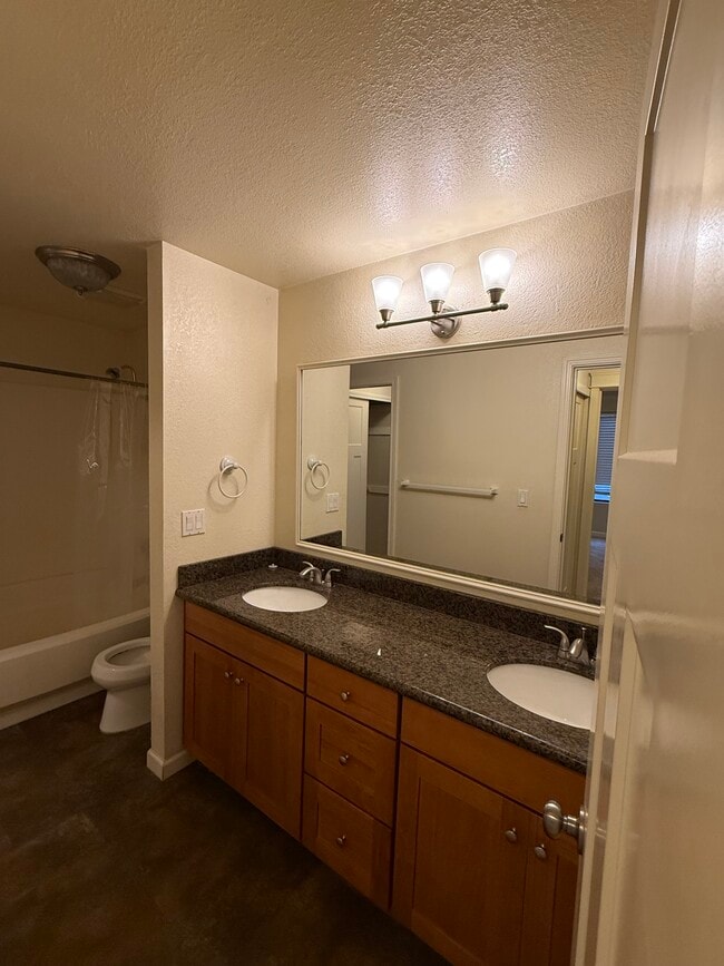 Building Photo - 10009 NE 123rd St