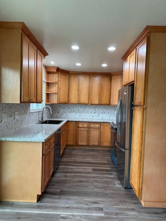 Building Photo - 48-0335