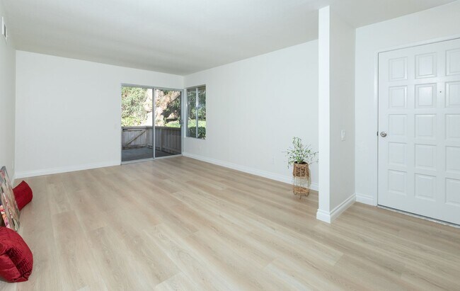 Foto del edificio - Clean and Ready Newport Model