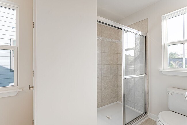 Building Photo - Price Improvement! END UNIT! 3 Bedroom 2.5...