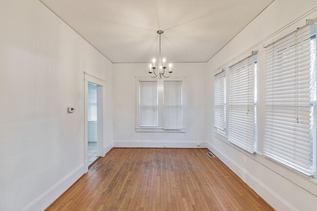 Foto del edificio - Beautiful 2 bedroom 1 bathroom for rent!