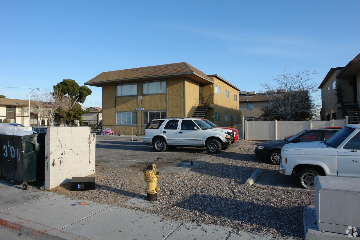 Primary Photo - Sunland Manor