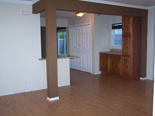 Foto del edificio - 9220 E Funston St