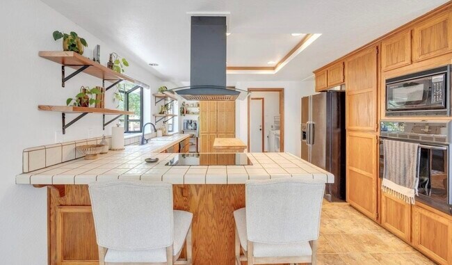 Foto del edificio - 22689 Cedar Pines Ave