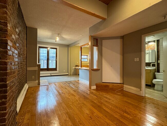 Building Photo - 62 Beacon St