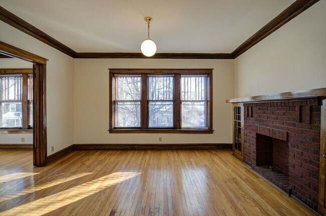 Foto del edificio - 1336 W Waveland Ave