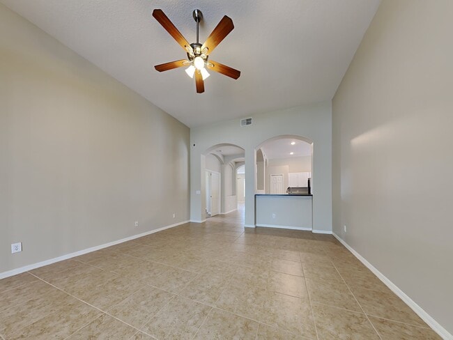 Building Photo - 4320 King Edward Dr