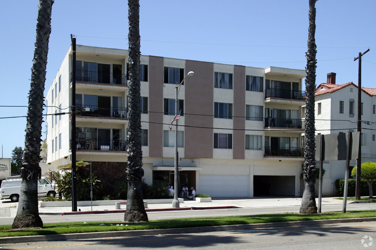 Primary Photo - 3810 E Ocean Blvd