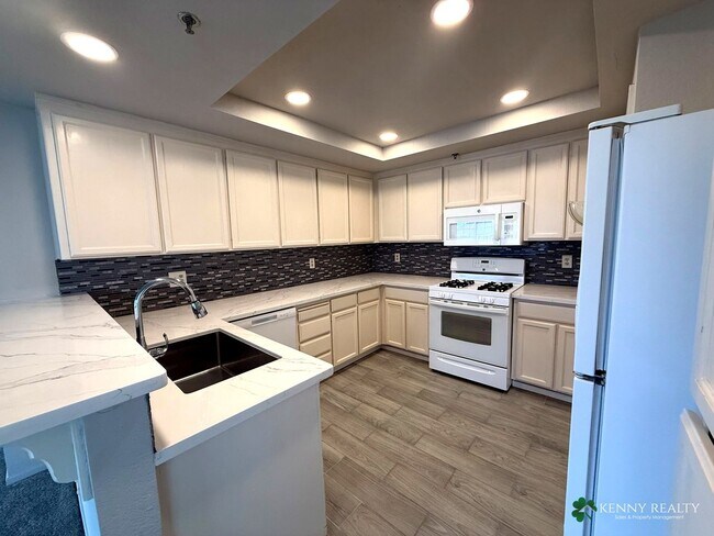 Foto del edificio - Remodeled 2-Bedroom Home with City Views in Daly City