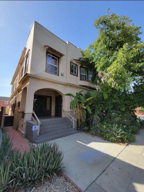 Building Photo - 1703 1/2 S Bonnie Brae St