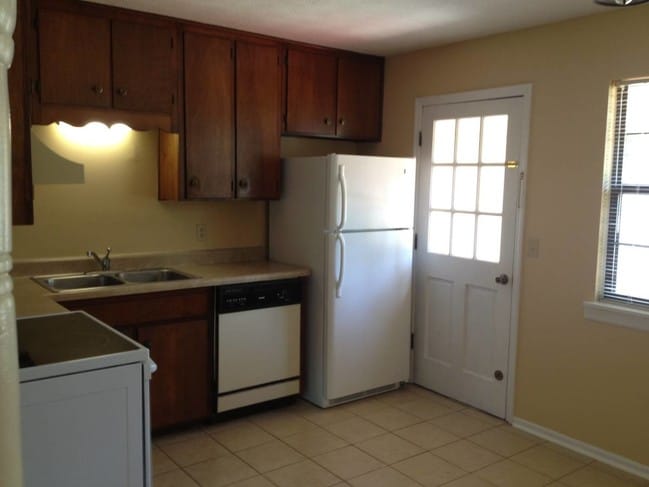 Building Photo - 1597 Coombs Dr