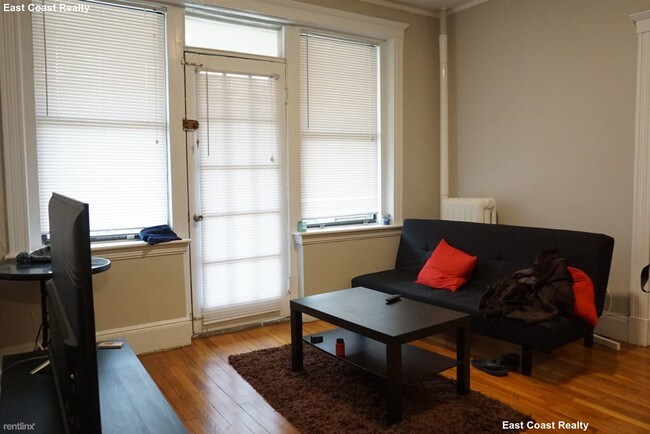 Foto del edificio - 1 br, 1 bath  - 15 Carol Ave 1