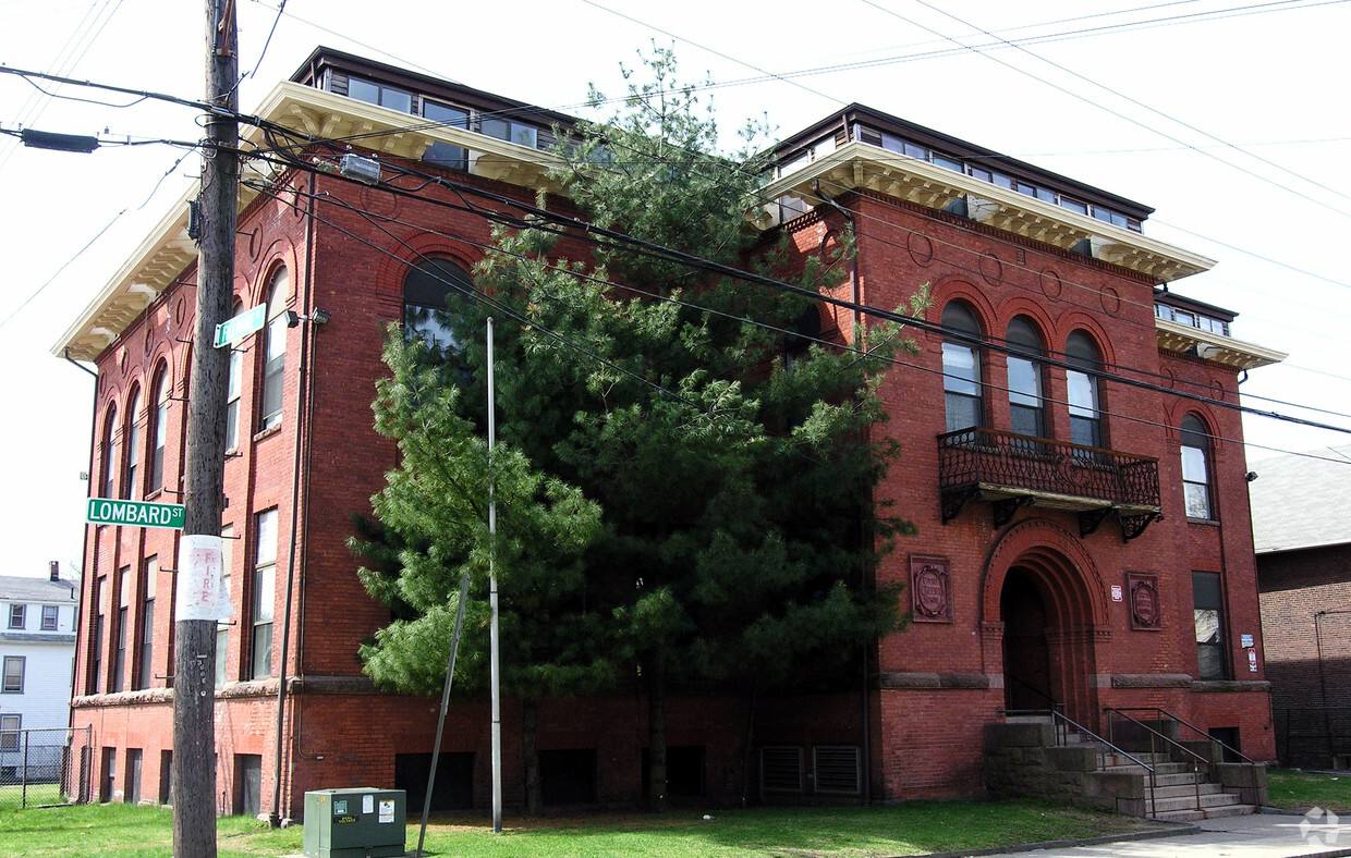 Primary Photo - Lombard Avenue Apartments