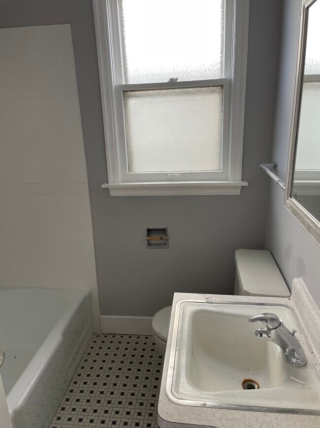 Foto del edificio - 7508 W Belmont Ave