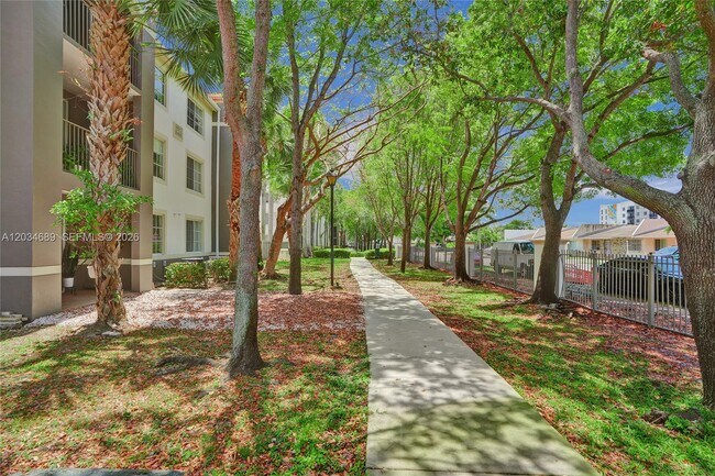 Building Photo - 6841 SW 44th St