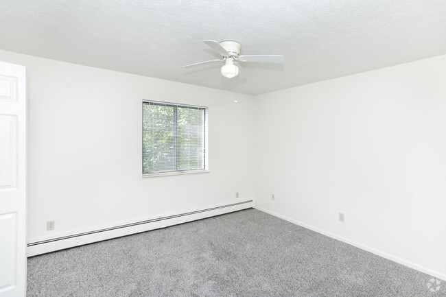 1HAB, 1BA_The Aaron_715 ft² - Ashton Lake Apartments