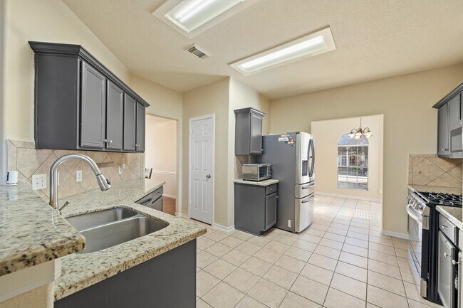 Foto del edificio - 15519 Elm Leaf Pl