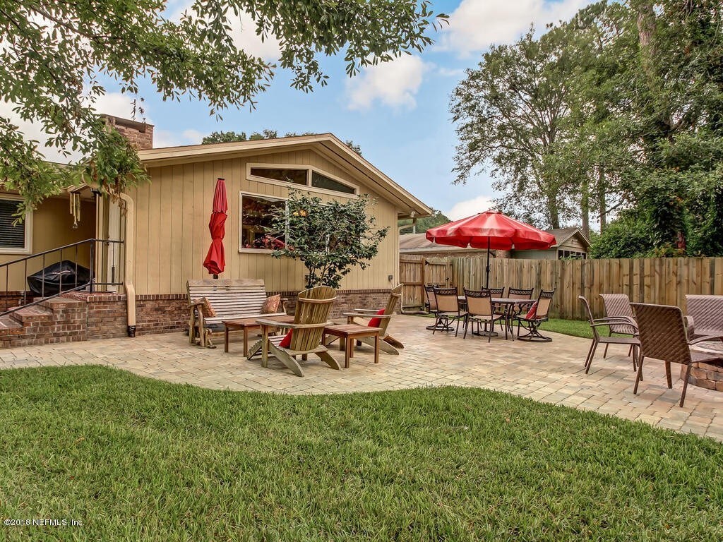 Foto del edificio - 8356 Royalwood Dr