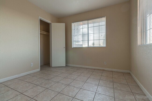 Foto del edificio - Spacious Single Story Home, Call and Sched...