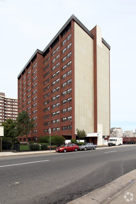 Foto del edificio - Baltic Plaza Apartments