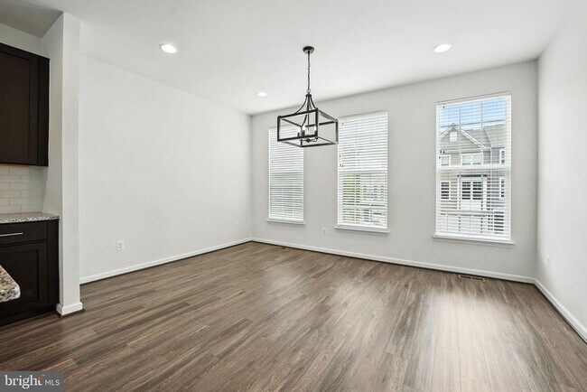Foto del edificio - 8162 Agnes Ln