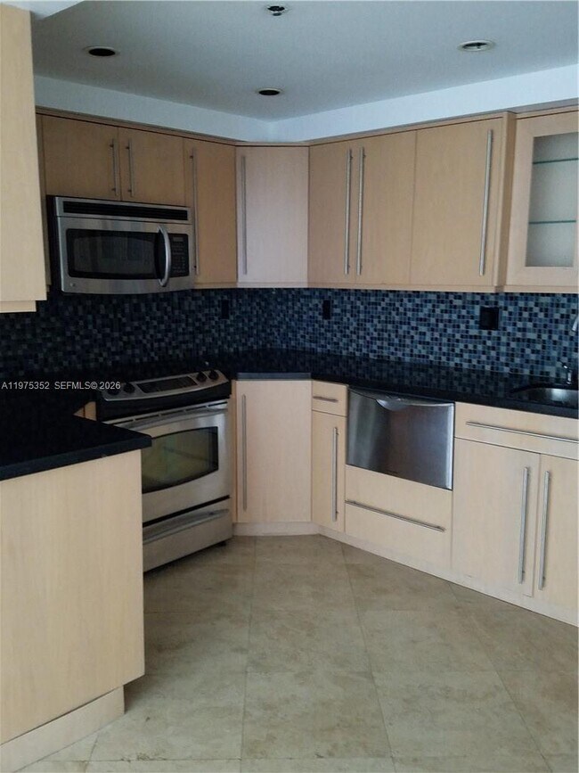 Foto del edificio - 2457 Collins Ave