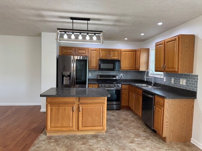 Building Photo - 79 Thoroughbred Cir