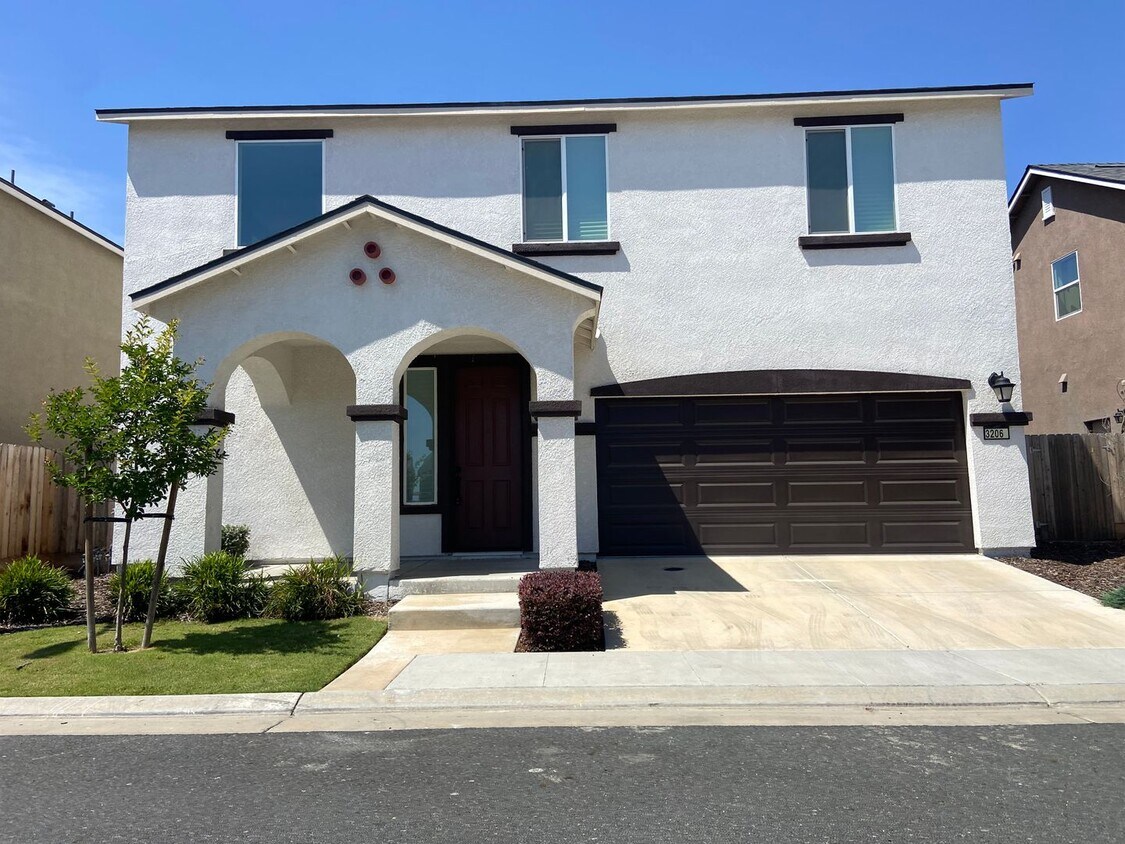 Primary Photo - Beazer home located in SE Visalia Availabl...