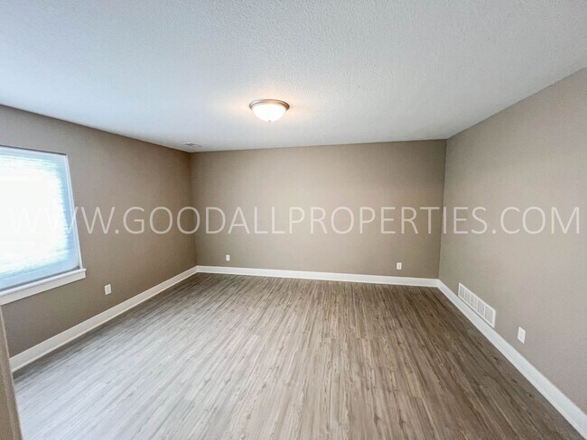 Foto del edificio - Price Reduction!!! 4 Bedroom 3.5 bathrooms...
