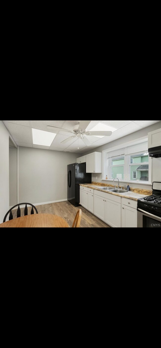 Building Photo - 134 2nd Ave