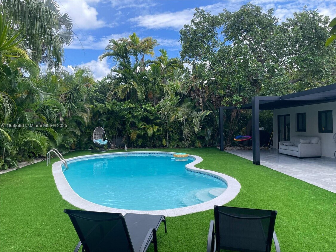 Foto principal - 1955 Alamanda Dr