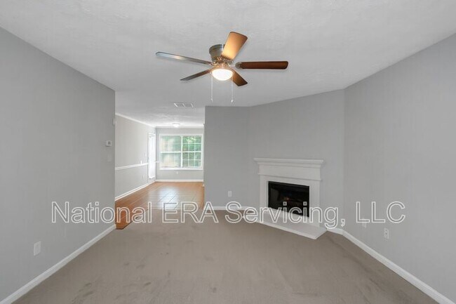 Foto del edificio - 7037 Ravenwood Ln