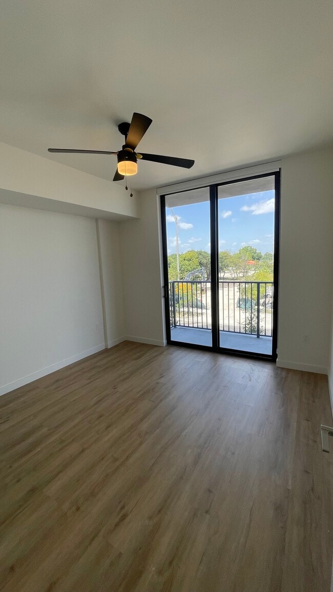 Foto del edificio - 861 E 26th St