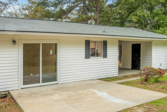 Building Photo - 3 BR Ranch
