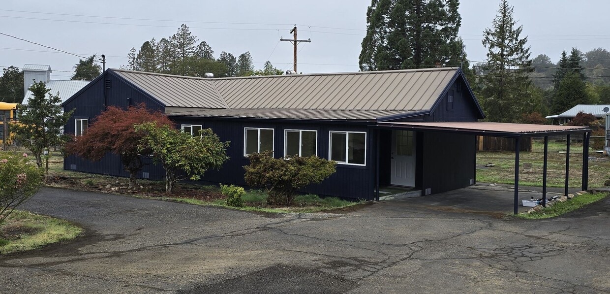 Primary Photo - Fully Remodeled 3 Bedroom Home in Historic...