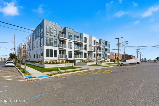 Foto del edificio - 215 2nd Ave