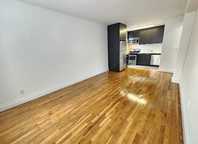 Foto del edificio - 1725 Edison Ave