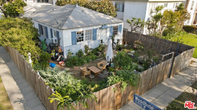 Building Photo - 3400 Mentone Ave