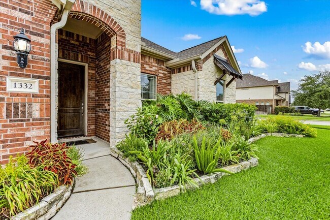 Foto del edificio - 1332 Graham Trace Ln