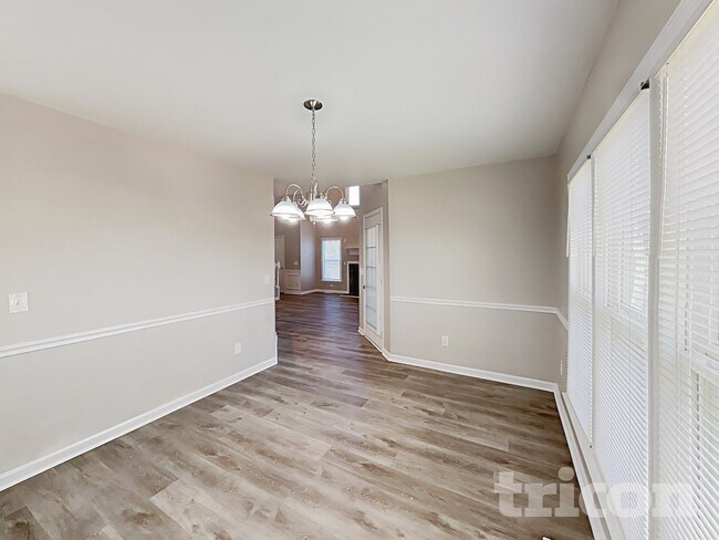 Foto del edificio - 905 Amersham Ln