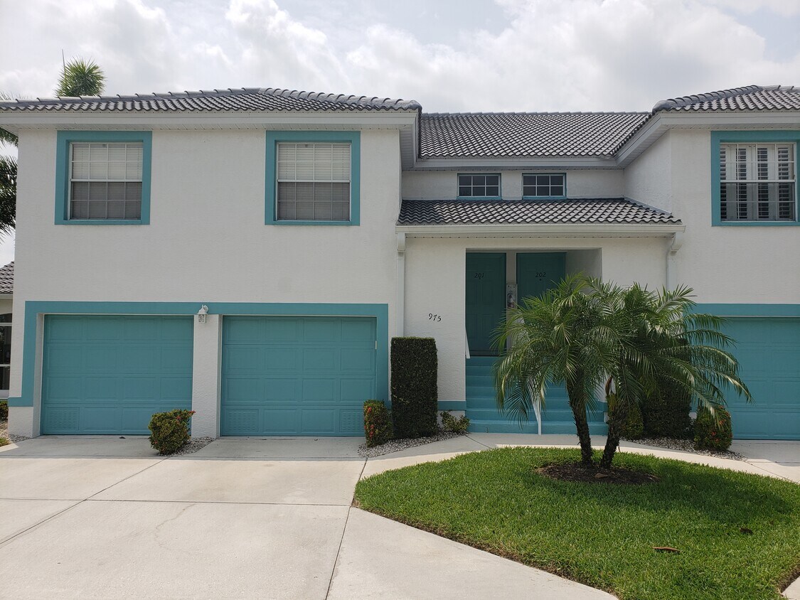 975 Partridge Cir Unit 201, Naples, FL 34104 Condo for Rent in Naples