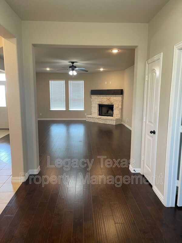 Foto del edificio - 6355 Rustic Edge St