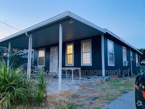 Building Photo - 434 Valerie St