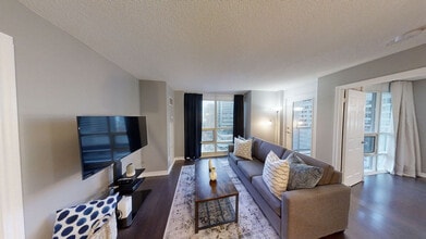 Building Photo - 763 Bay St.