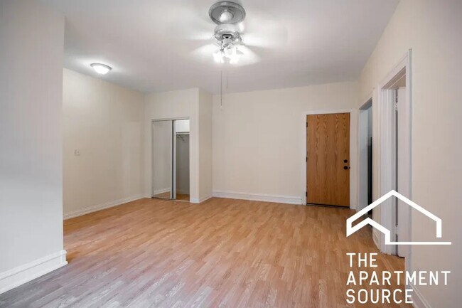 Foto del edificio - 4851 N Damen Ave