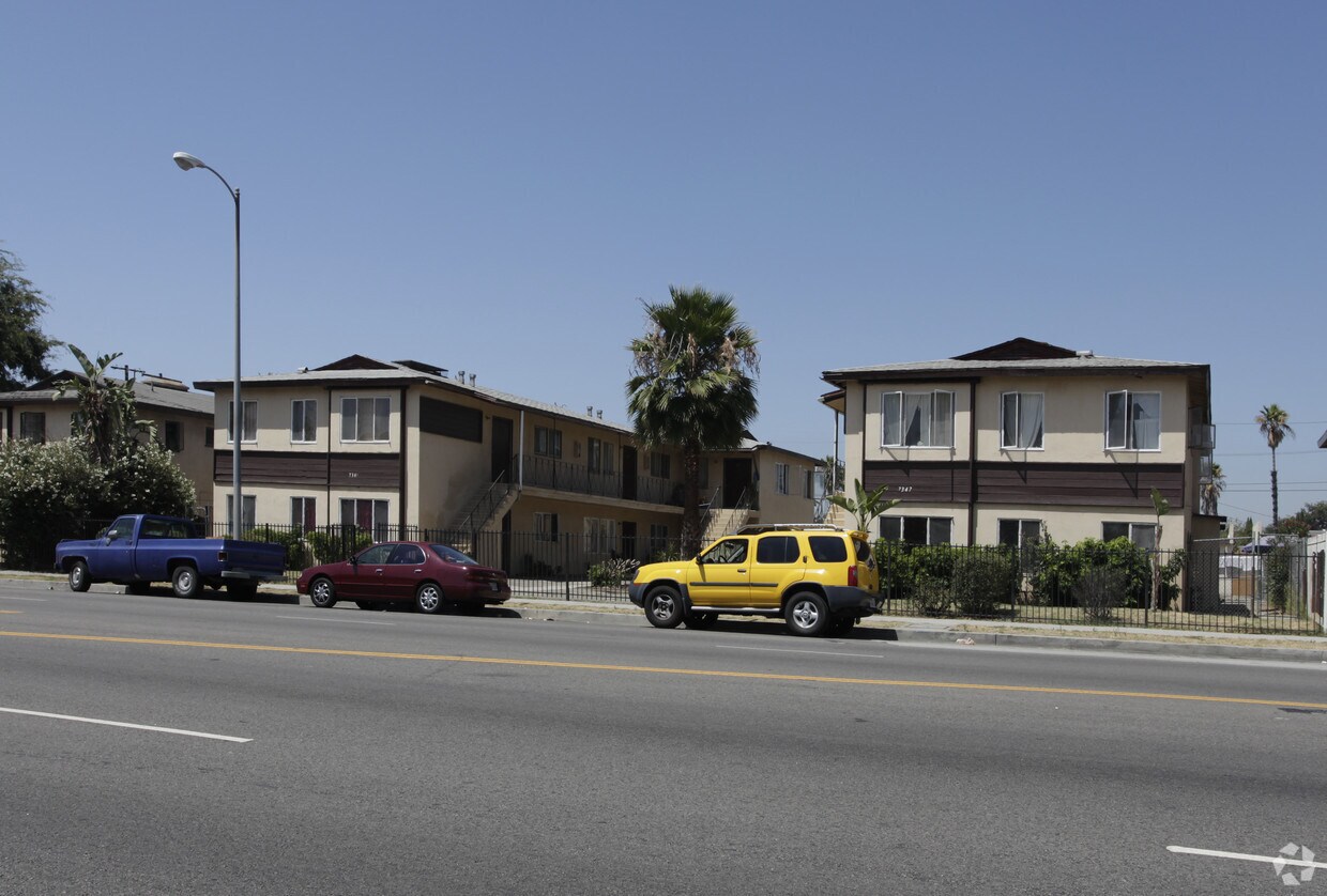 Foto del edificio - 7341-7347 Vineland Ave